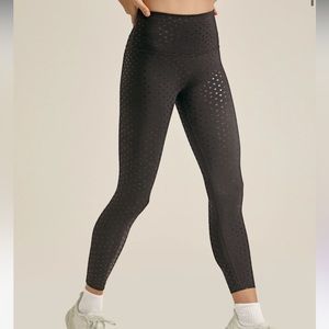 Like new Beyond Yoga Hearts PowerShine High Waisted Midi Legging L